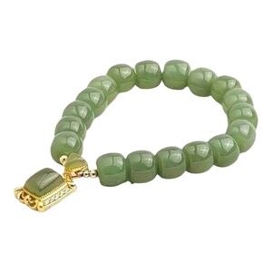 Elegant Green Beaded Bracelet